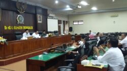 foto : Raker Komisi II DPRD Trengalek di gedung DPRD Trenggalek