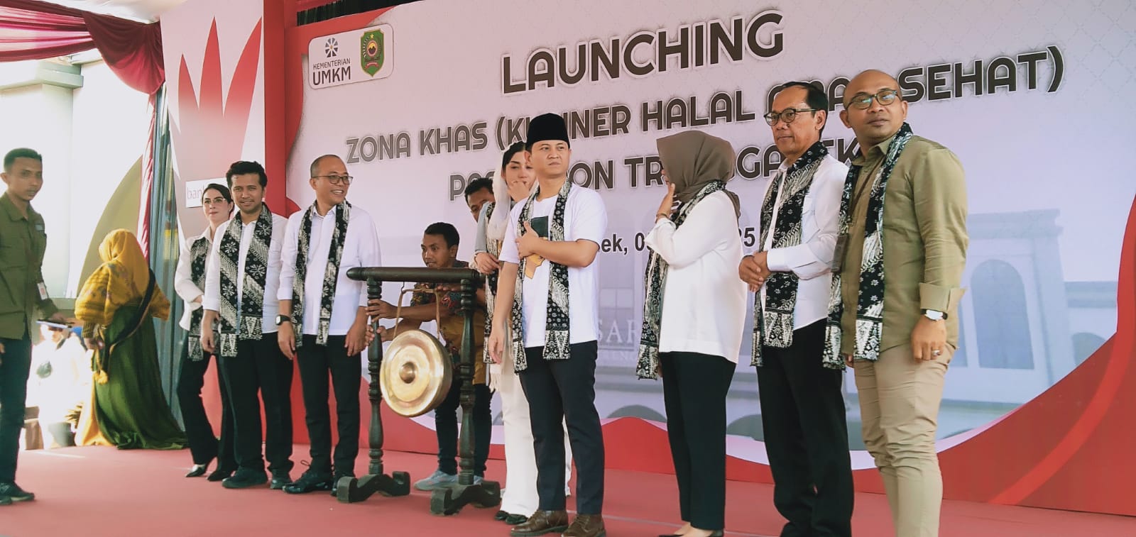 Foto: Lounching Zona Khas (kuliner Halal dan Sehat) di Pasar Pon Trenggalek