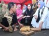 Istri Mensos Fatma Saifullah Yusuf Salurkan Bantuan Ke Trenggalek Rp.957 Juta