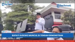 Pati Membara, Bupati Pati Dilempari Demonstran