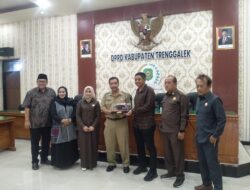 DPRD Kota Blitar Sharing Soal MBG di Trenggalek