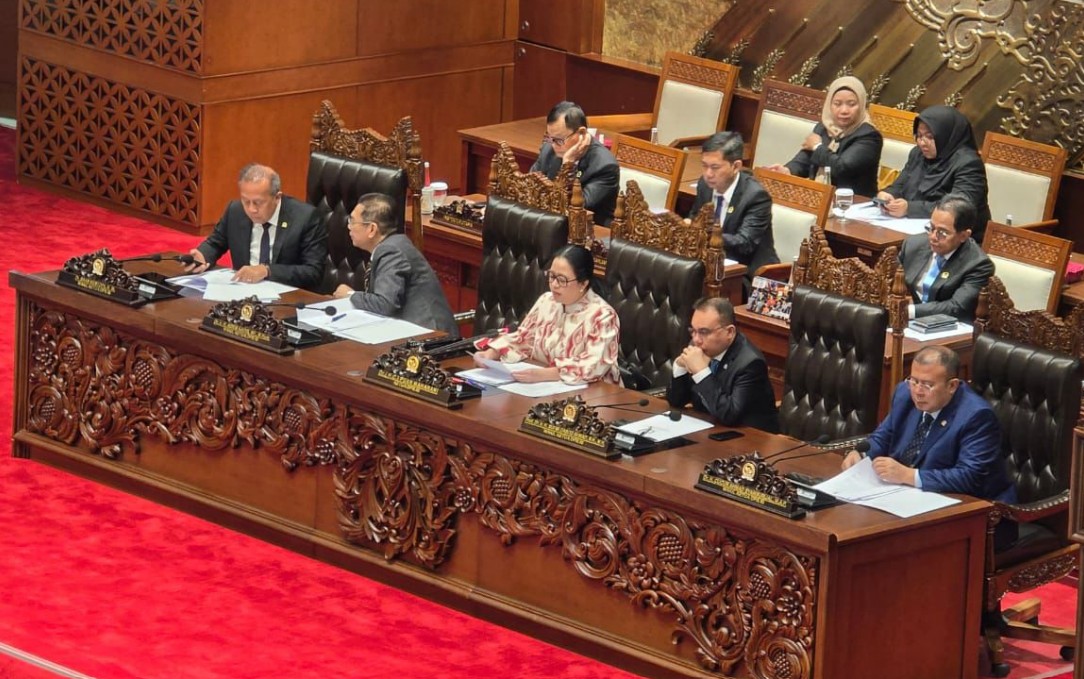 Rapat Paripurna ke-8 masa sidang II 2025–2026 pada Selasa (18/11). Rapat dipimpin Ketua DPR RI Puan Maharani dan dihadiri para wakil ketua, yakni Sufmi Dasco Ahmad, Adies Kadir, Saan Mustafa, serta Cucun Ahmad Syamsurijal/Foto: Istimewa
