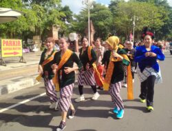 Peringati Hari Kartini, SDN 2 Surodakan Gelar Pawai dan Kartini Run