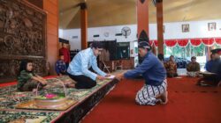 Nyadran Dam Bagong, Wabup Syah Serahkan Seperangkat Alat Penyembelihan Kerbau