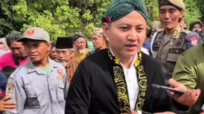 Upacara Adat Dam Bagong, Bupati Arifin Larung Kepala Kerbau 