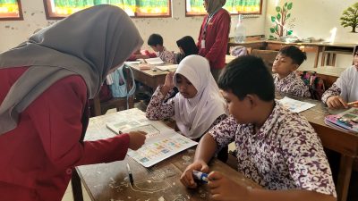 KKN Kelompok 149 UMM Tingkatkan Kemampuan Literasi, Numerasi, dan Bahasa Inggris Siswa Sekolah Dasar di Desa Darungan